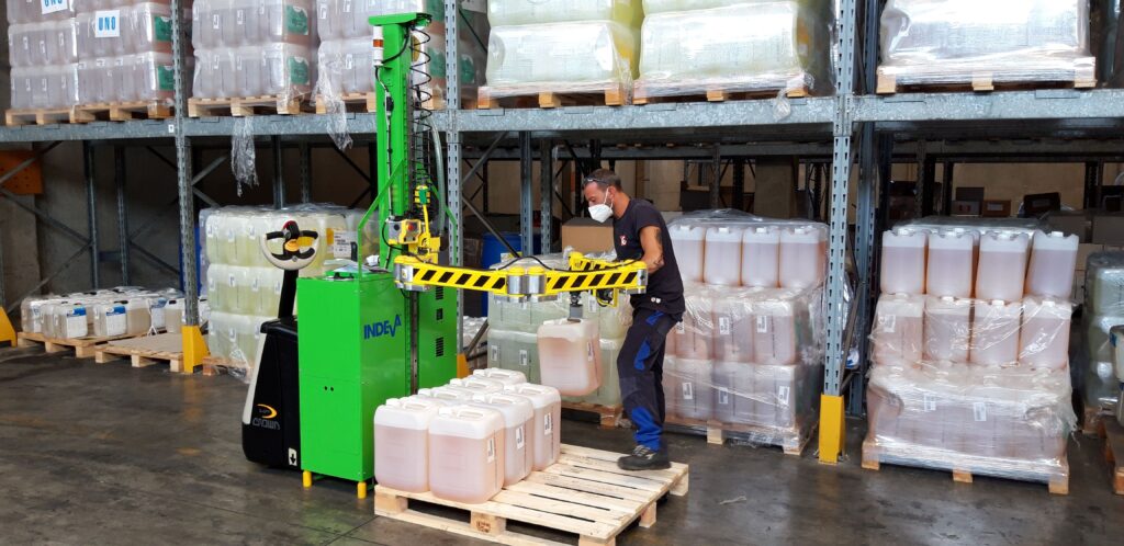 Optimum handling in warehouse lifting equipment